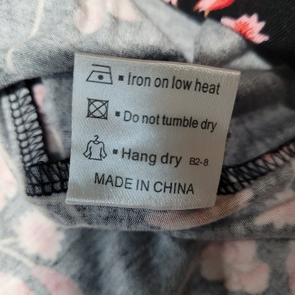 Black Pink Floral V-Neck Long Sleeve Top Medium Soft Stretch Everyday Casual - Picture 6 of 12